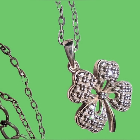 Sterling Silver Clover Leaf Pendant - Picture 7 of 16